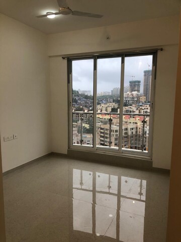 Room in 2 BHK Apartment at Rosa Manhattan, Ghodbunder Road – for Rent