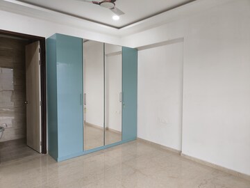 Room in 4 BHK Apartment at Adani Ten BKC, Bandra East – for Rent