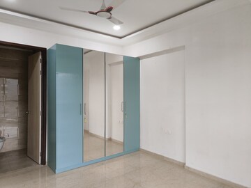 Room in 4 BHK Apartment at Adani Ten BKC, Bandra East – for Rent