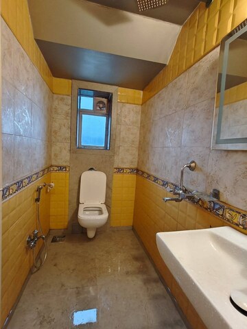 Master Bedroom in 2 BHK Apartment at Andheri West – for Rent