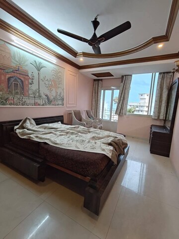 Bedroom in 2 BHK Apartment at Andheri West – for Rent