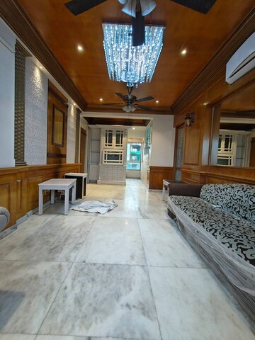 Parking in 2 BHK Apartment at Andheri West – for Rent
