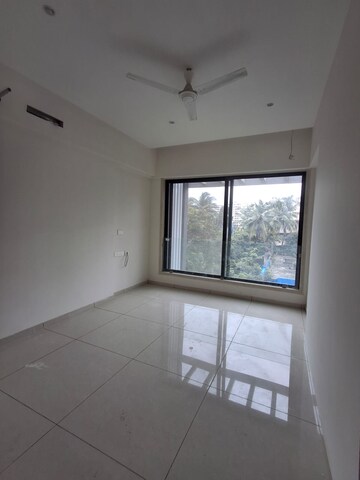 Room in 3 BHK Apartment at Santacruz West – for Rent