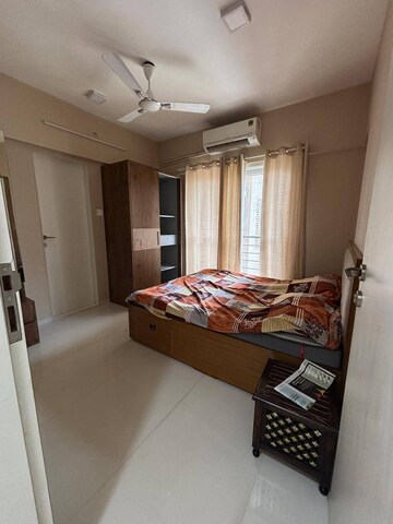 Bedroom in 2 BHK Apartment at Andheri West – for Rent
