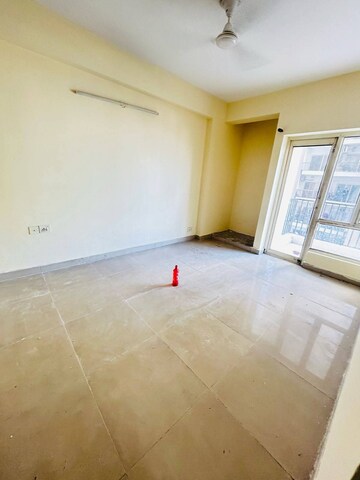 Room in 3 BHK Apartment at Amrapali Golf Homes, Sector 4 Greater Noida – for Sale