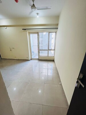 Room in 3 BHK Apartment at Amrapali Golf Homes, Sector 4 Greater Noida – for Sale