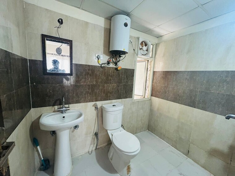 Bathroom, amrapali-golf-homes 3 Bedroom 1115 Sq.Ft. Apartment In Sector 4 Greater Noida Greater Noida 9081763