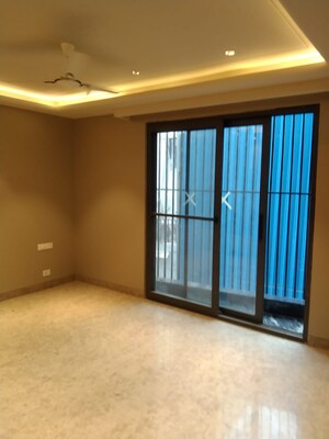 Room in 3 BHK Builder Floor at Sarvodaya Enclave – for Sale