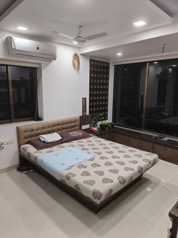 Bedroom in 2 BHK Apartment at Silver View Apartments, Versova – for Rent