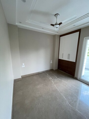 Room in 3 BHK Builder Floor at Janakpuri – for Rent