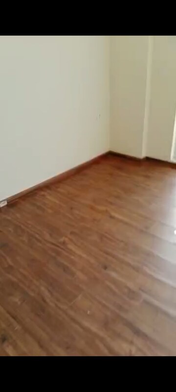 Room in 3 BHK Apartment at Omaxe The Palace, Gomti Nagar – for Rent