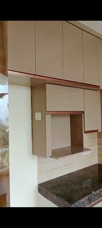 Room in 3 BHK Apartment at Omaxe The Palace, Gomti Nagar – for Rent