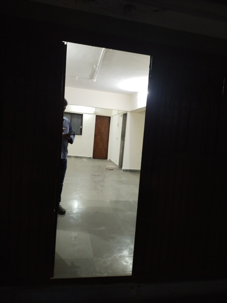 Room, srushti-garden Commercial Office Space 300 Sq.Ft. In Kurla Mumbai 9081967