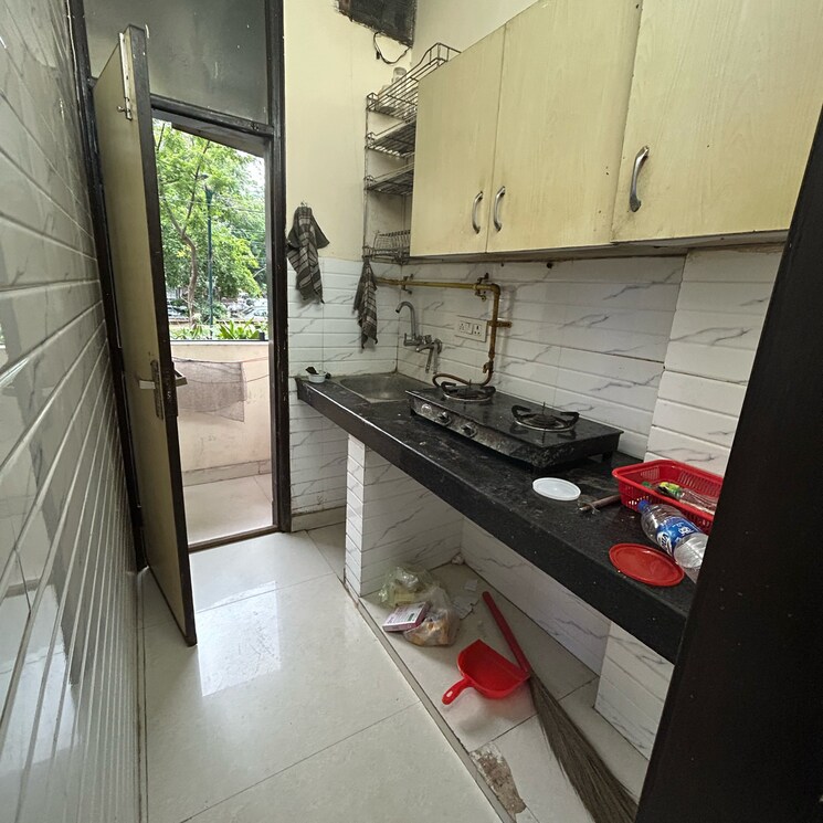 Kitchen, lajpat nagar i 1 Bedroom 450 Sq.Ft. Builder Floor In Lajpat Nagar I Delhi 9081978