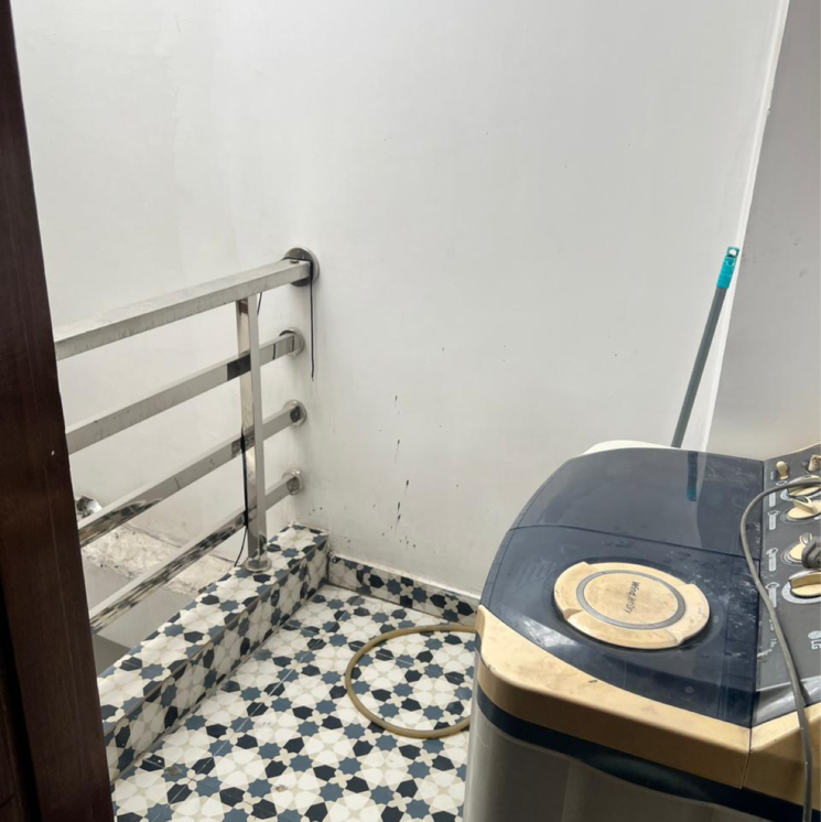 undefined, freedom fighters enclave 3 Bedroom 1800 Sq.Ft. Builder Floor In Freedom Fighters Enclave Delhi 9081995