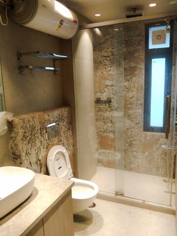 Furnished Amenities in 3 BHK Apartment at Greater Kailash I – for Rent