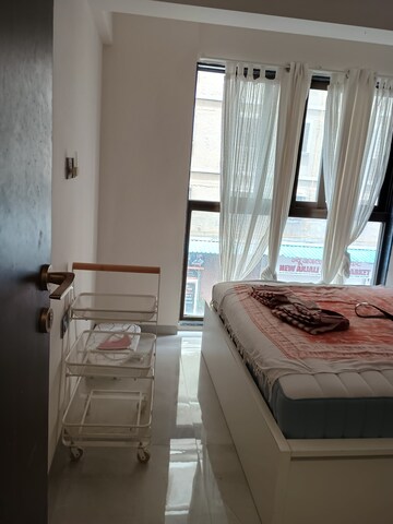 Room in 2 BHK Apartment at Paradigm El Signora, Jogeshwari West – for Rent