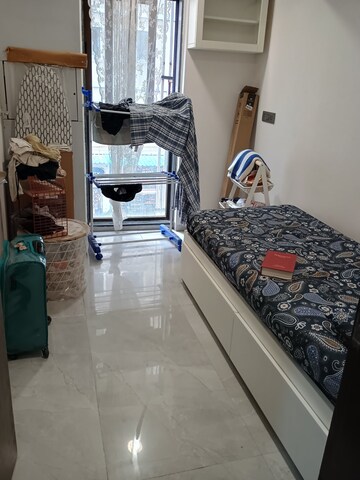 Room in 2 BHK Apartment at Paradigm El Signora, Jogeshwari West – for Rent