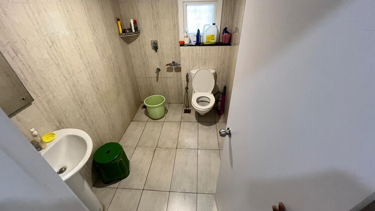 Bathroom, prestige-high-fields 4 Bedroom 2713 Sq.Ft. Apartment In Gachibowli Hyderabad 9082031