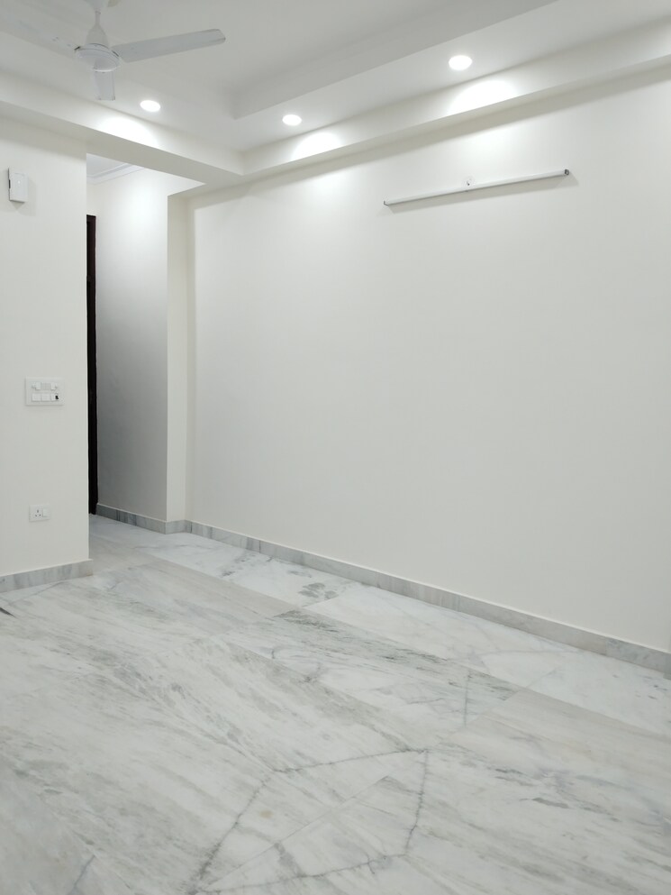 Room, khirki extension 2 Bedroom 900 Sq.Ft. Apartment In Khirki Extension Delhi 9082030