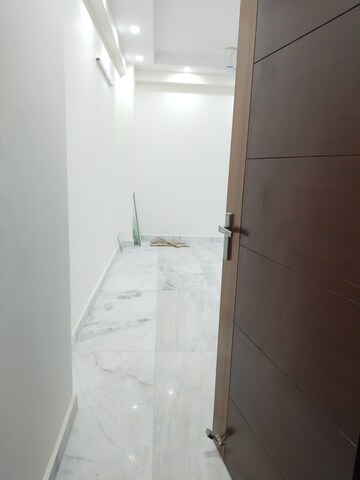 Bathroom in 2 BHK Apartment at Khirki Extension – for Rent