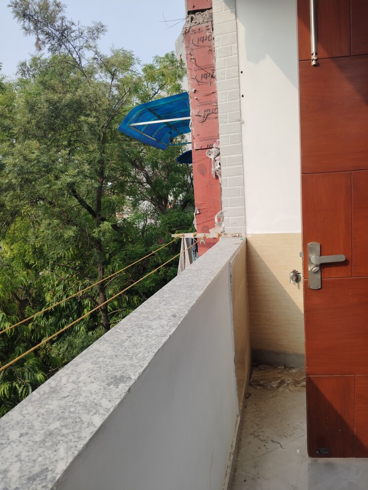 Balcony, khirki extension 1 Bedroom 500 Sq.Ft. Apartment In Khirki Extension Delhi 9082039