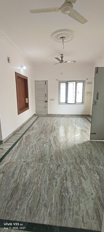Room in 2 BHK Builder Floor at Hsr Layout – for Rent