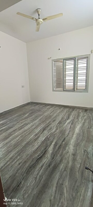Room in 2 BHK Builder Floor at Hsr Layout – for Rent