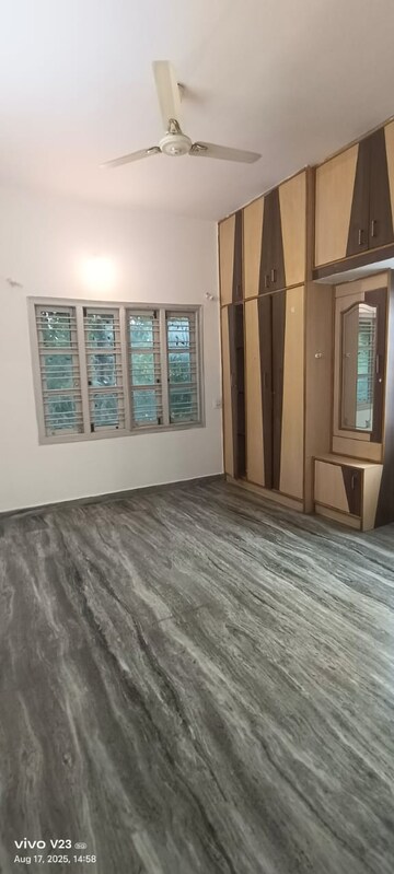 Room in 2 BHK Builder Floor at Hsr Layout – for Rent