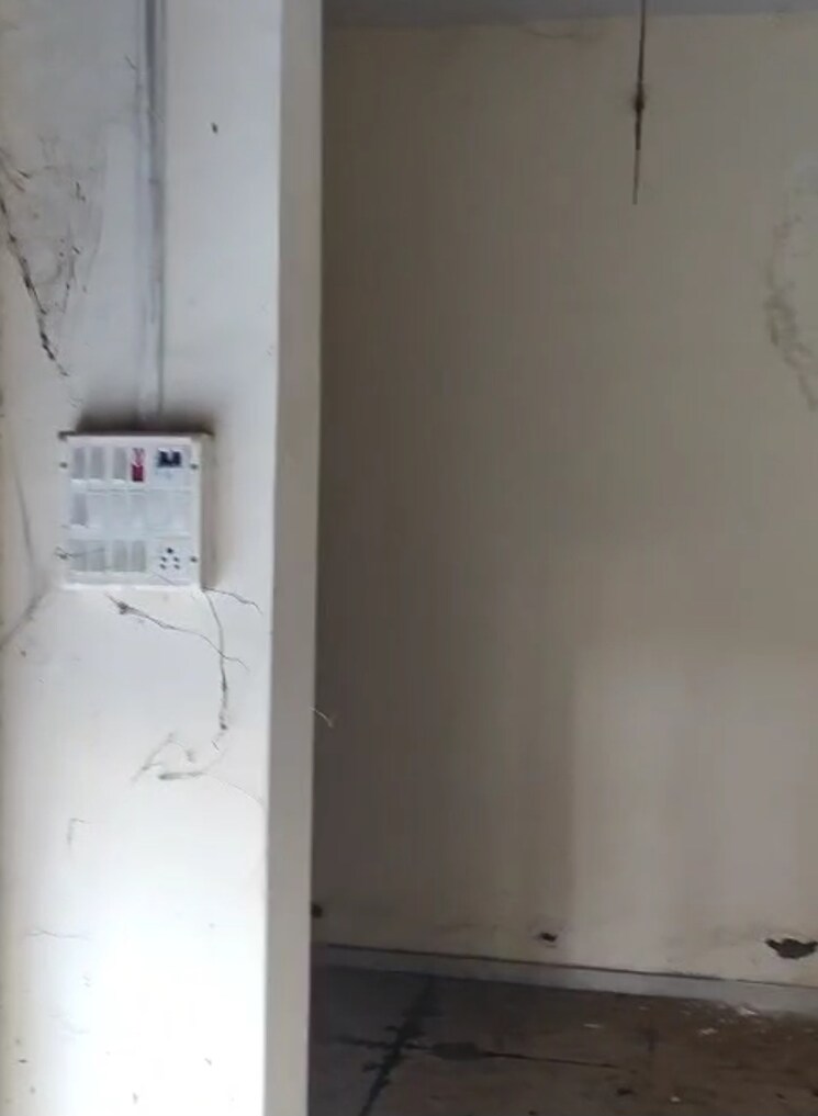 Room, nalasopara west Commercial Shop 1200 Sq.Ft. In Nalasopara West Palghar 9082087