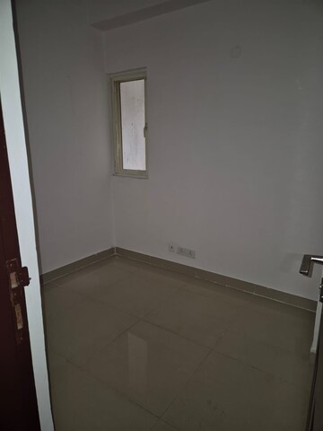 Room in 2 BHK Apartment at Gaur Valerio, Indrapuram – for Sale