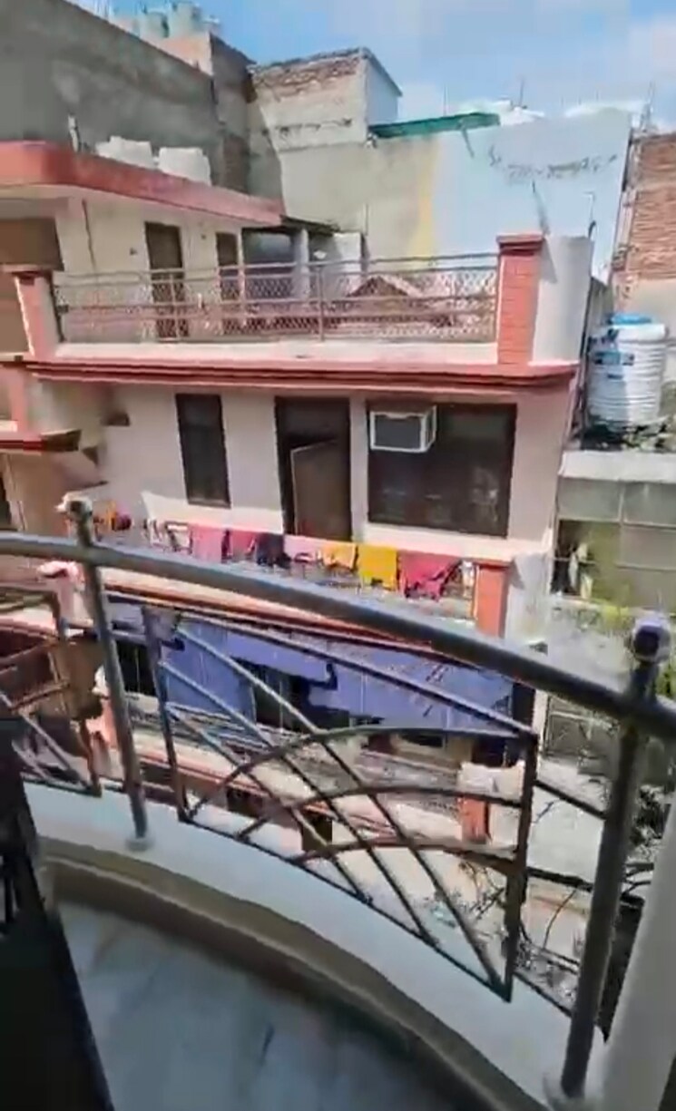 Exterior View, mayur vihar phase 1 2.5 Bedroom 750 Sq.Ft. Builder Floor In Mayur Vihar Phase 1 Delhi 9082100