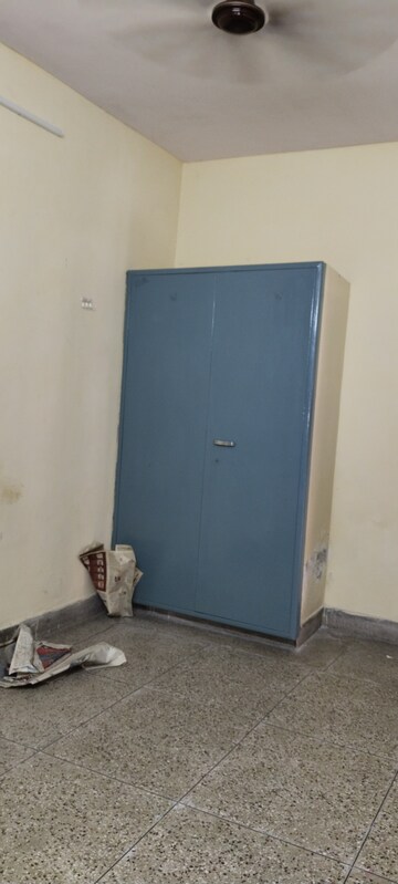 Furnished Amenities in 2 BHK Builder Floor at B Block Shastri Nagar – for Rent