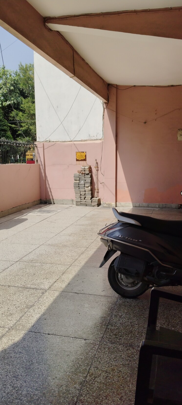 Balcony, b block shastri nagar 2 Bedroom 1200 Sq.Ft. Builder Floor In B Block Shastri Nagar Ghaziabad 9082101