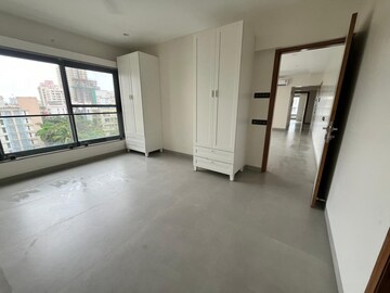Room in 3 BHK Apartment at Willadel Apartment, Bandra West – for Sale