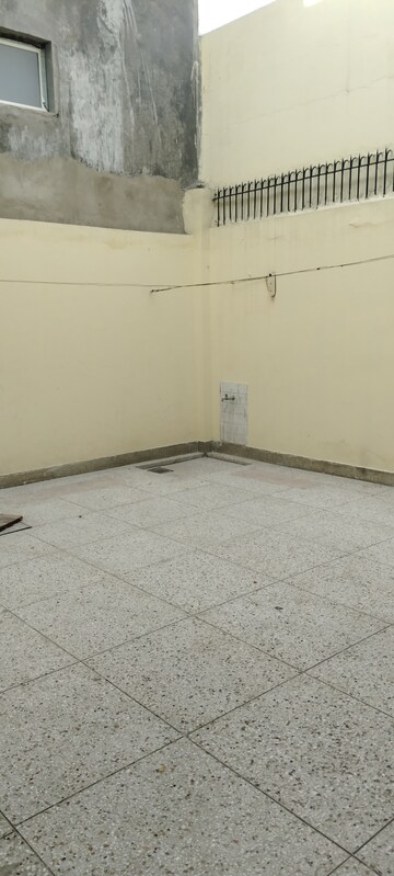 Room in 2.5 BHK Builder Floor at G Block Shastri Nagar – for Rent