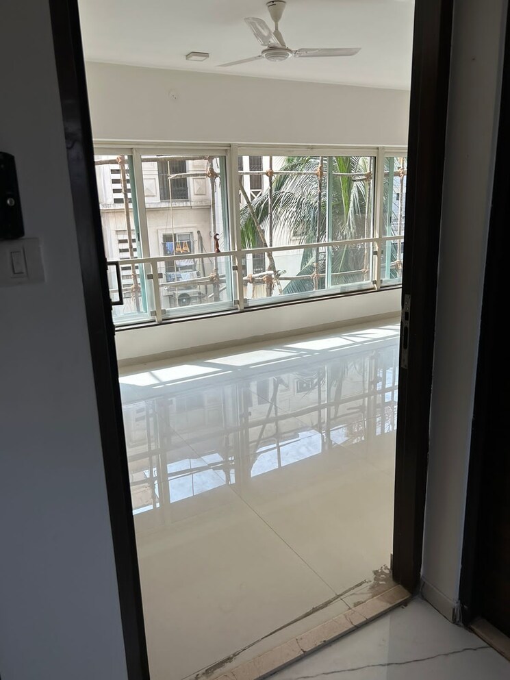 Balcony, sea-garden-view 3 Bedroom 1031 Sq.Ft. Apartment In Santacruz West Mumbai 9082106