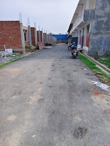  Plot For Sale in Jankipuram Extension