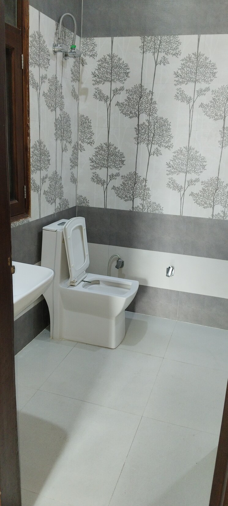 Bathroom, kavi nagar block h 3.5 Bedroom 1800 Sq.Ft. Builder Floor In Kavi Nagar Block H Ghaziabad 9082112