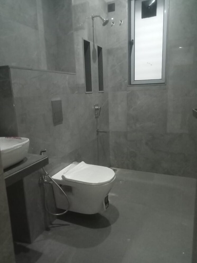 Bathroom, rishabraj-blue-lotus 3 Bedroom 1085 Sq.Ft. Apartment In Khar West Mumbai 9082117