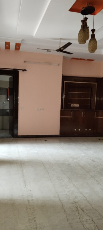 Room in 3.5 BHK Builder Floor at Kavi Nagar Block G – for Rent