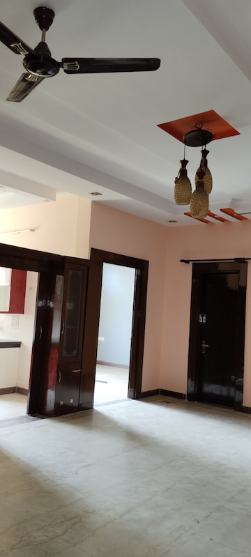 Room in 3.5 BHK Builder Floor at Kavi Nagar Block G – for Rent