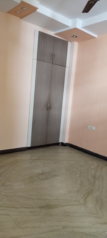 Room in 3.5 BHK Builder Floor at Kavi Nagar Block G – for Rent