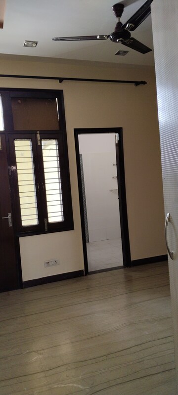 Room in 3.5 BHK Builder Floor at Kavi Nagar Block G – for Rent