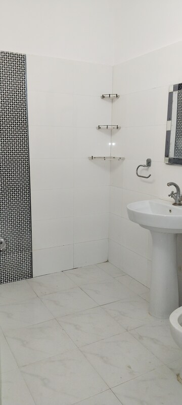 Bathroom in 3.5 BHK Builder Floor at Kavi Nagar Block G – for Rent