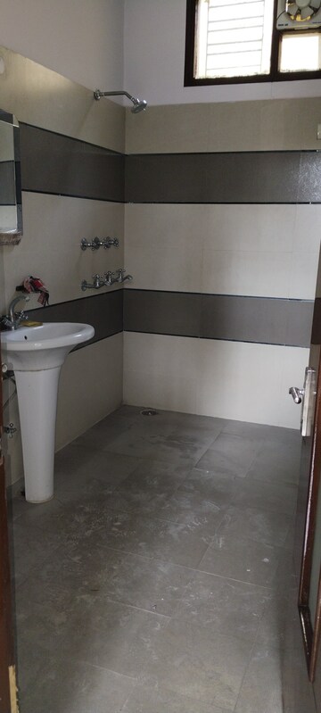 Kitchen in 3.5 BHK Builder Floor at Kavi Nagar Block G – for Rent