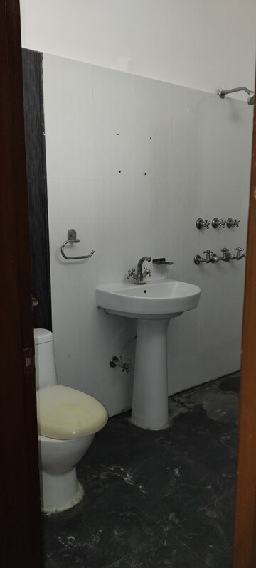 Bathroom in 3.5 BHK Builder Floor at Kavi Nagar Block G – for Rent