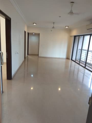 Room in 3 BHK Apartment at Ekta Park Vista, Khar West – for Sale