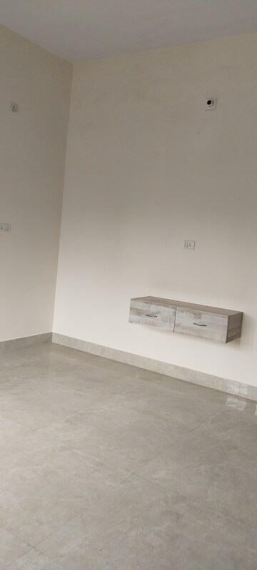 Room in 3.5 BHK Builder Floor at A Block Shastri Nagar – for Rent