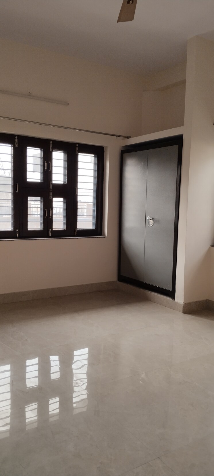 Room, a block shastri nagar 3.5 Bedroom 3000 Sq.Ft. Builder Floor In A Block Shastri Nagar Ghaziabad 9082125